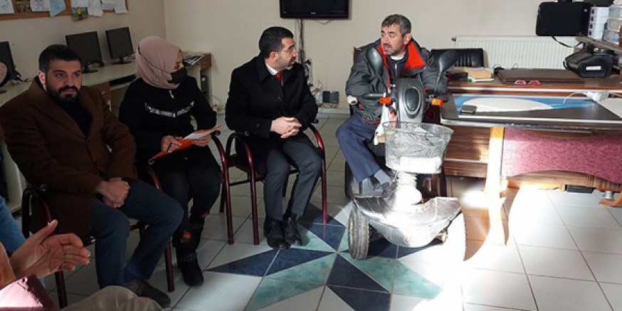 AK Parti Kars İl Başkanı Adem Çalkın Engelli vatandaşları yalnız bırakmıyor