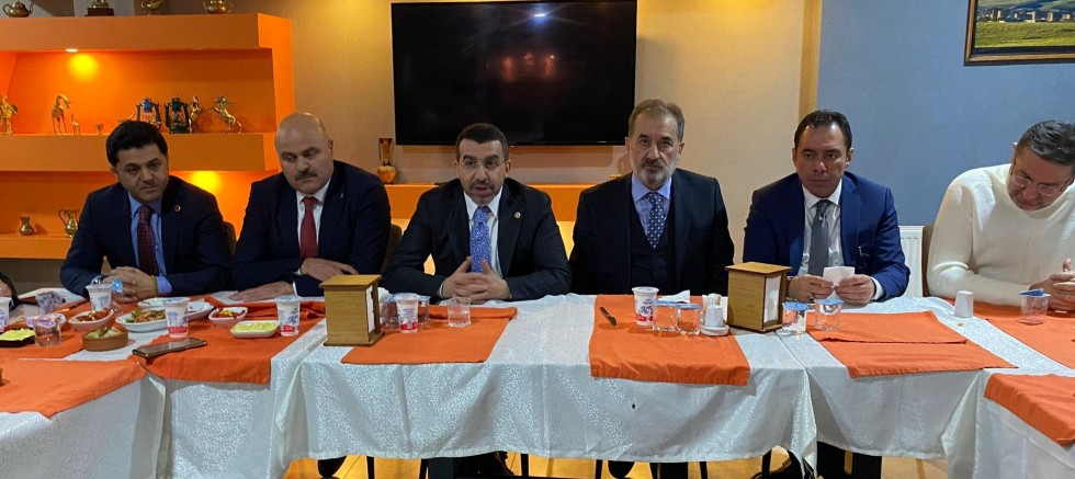 Kars Belediye Başkan Adayı Ötüken Senger ilk toplantısını gerçekleştirdi