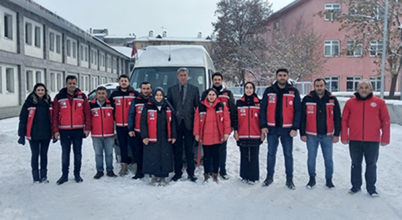 Kars'tan deprem bölgesine arama kurtarma ekipleri gönderildi