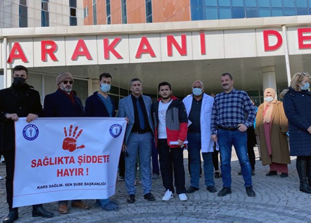 Sağlık-Sen Kars Şubesi sağlık çalışanına şiddeti kınadı