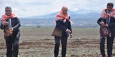 İzmir’den Kars çiftçisine 150 ton tohum desteği