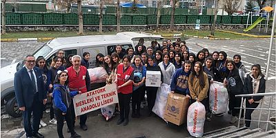Kars’ta, depremzede çocuklar için üretilen oyuncaklar Kızılay’a teslim edildi