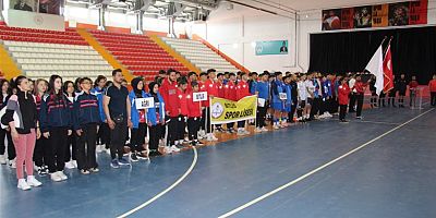 Kars'ta Okul Sporları Futsal Müsabakaları başladı