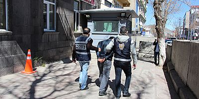 Kars’ta yan kesici polisten kaçamadı