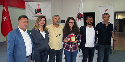 Kars’tan LGS Türkiye birincisi olan Yaren Sude Ayağ, ödüllendirdi