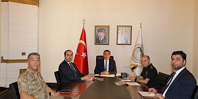 Kars Valisi Türker Öksüz, Bakanlar Soylu ve Kasapoğlu ile video-konferans toplantısına katıldı
