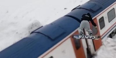  Kars'ta, Süleyman Atlı rampadan Snowboard'la Doğu Ekspresinin üzerinden atladı