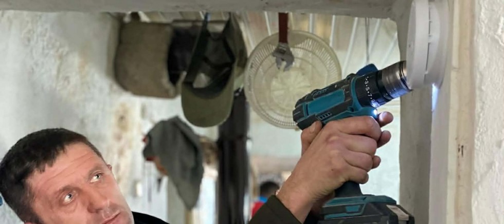 Arpaçay’da evlere karbonmonoksit dedektörü monte edildi