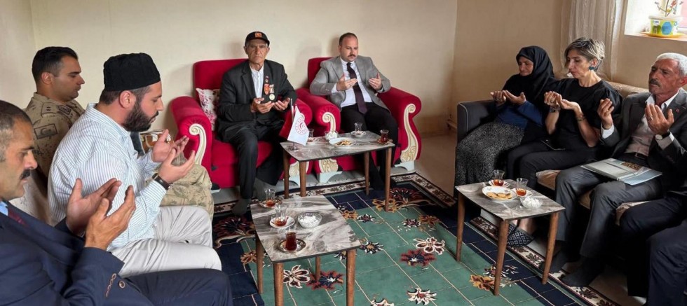 Arpaçay Kaymakamı Güvenç, Kıbrıs Gazisi Şimşir’i Ziyaret Etti