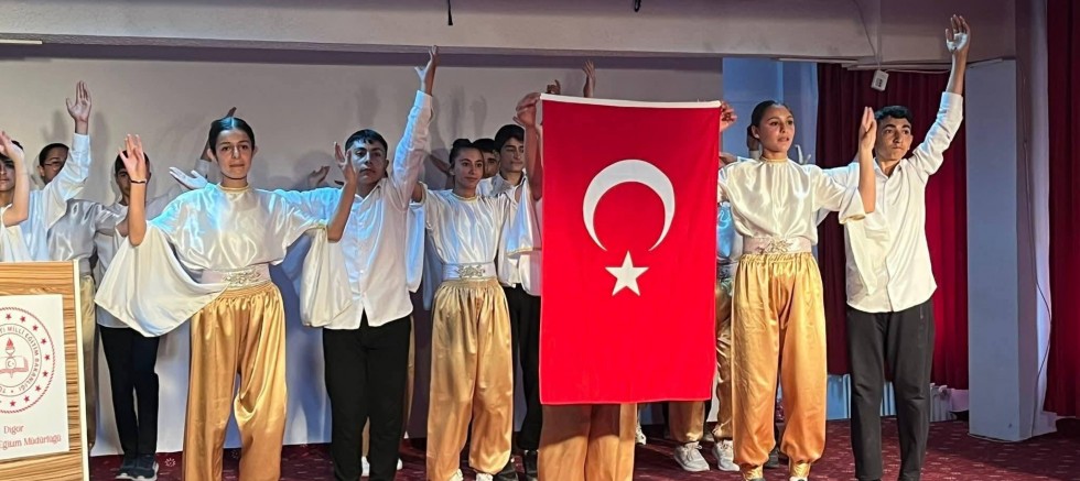 BAĞIMSIZLIK MEŞALESİ GENÇLERİN ELLERİNDE YENİDEN PARLADI
