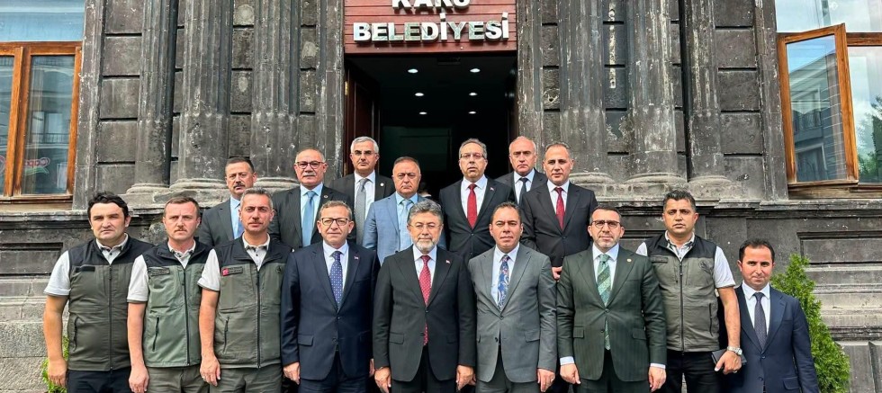 Bakan Yumaklı, Kars Belediyesi ve MHP İl Başkanlığı'nı Ziyaret Etti
