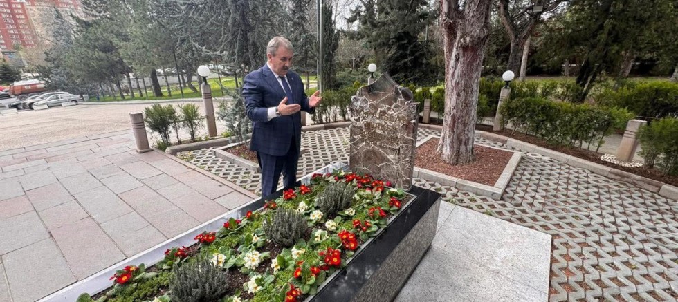 (BBP) Genel Başkanı Destici, Alparslan Türkeş’in kabrini ziyaret etti