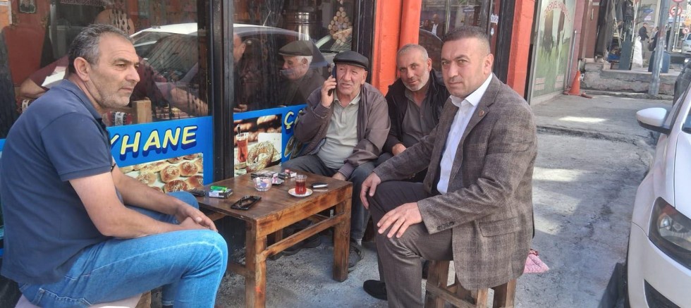Çiftçinin Dostu Özcan Müçük, Sahada Üreticileri Yalnız Bırakmıyor