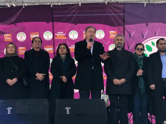 DEM Eş Genel Başkanı Tuncer Bakırhan, partisinin Kars'ta düzenlenen mitingine katıldı
