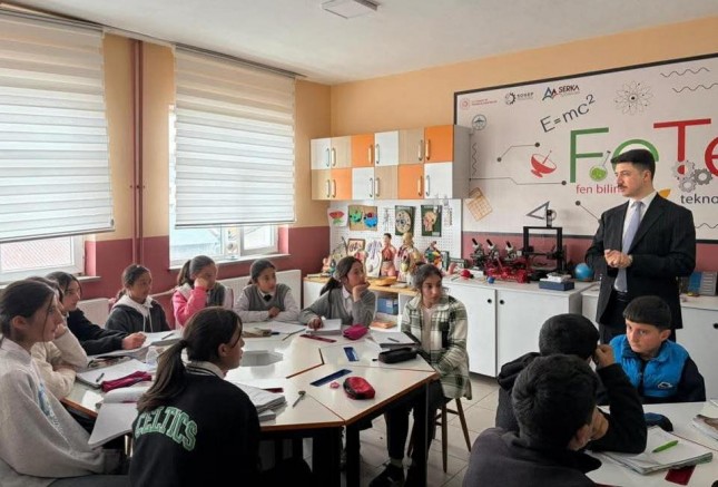 Digor Kaymakamı Kahraman’dan Köy Okuluna Ziyaret