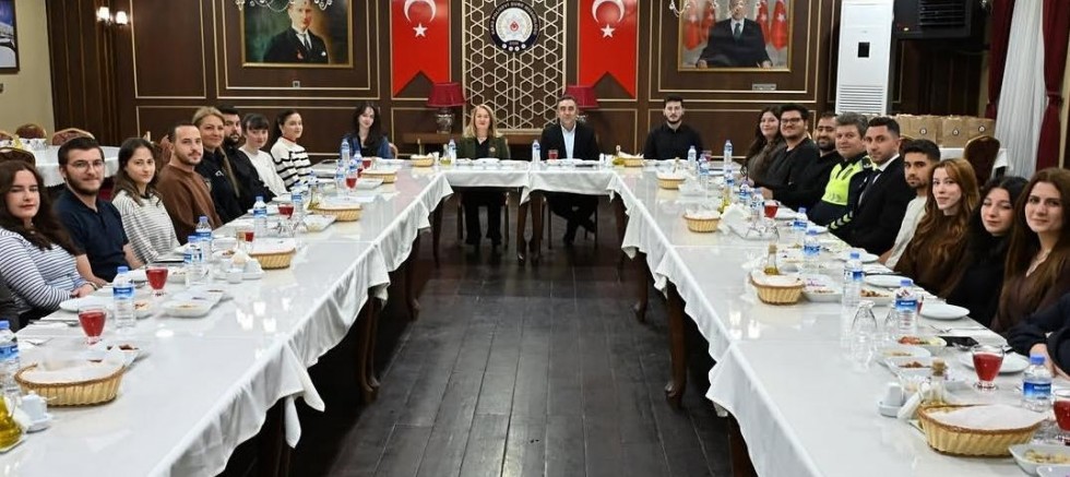 Emniyet Müdürü Tombul, Üniversitede Okuyan Çocuklarla Buluştu