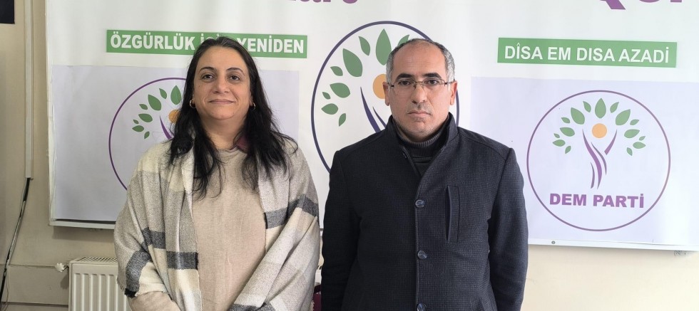 Erkmen ve Derman Yeni Yılınızı Kutlar