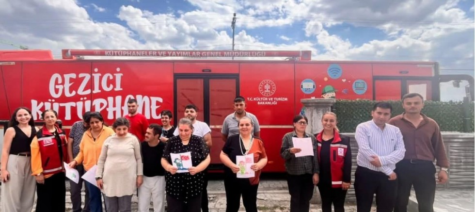 Gezici Kütüphanede Özel Bireyler İçin Keyifli Gün
