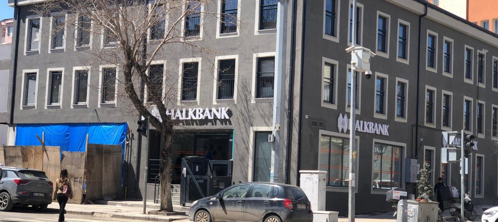 Halkbank Kars Şubesi yeni yerinde hizmete başladı
