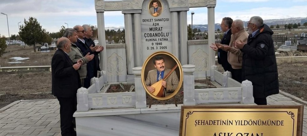 İYİ Parti İl Teşkilatı, Aşık Murat Çobanoğlu’nu kabri başında andı