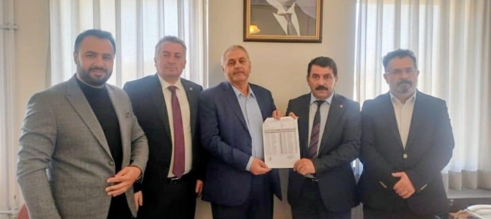 İYİ Parti Kars Merkez İlçe Başkanı Melih Kural, Mazbatasını aldı