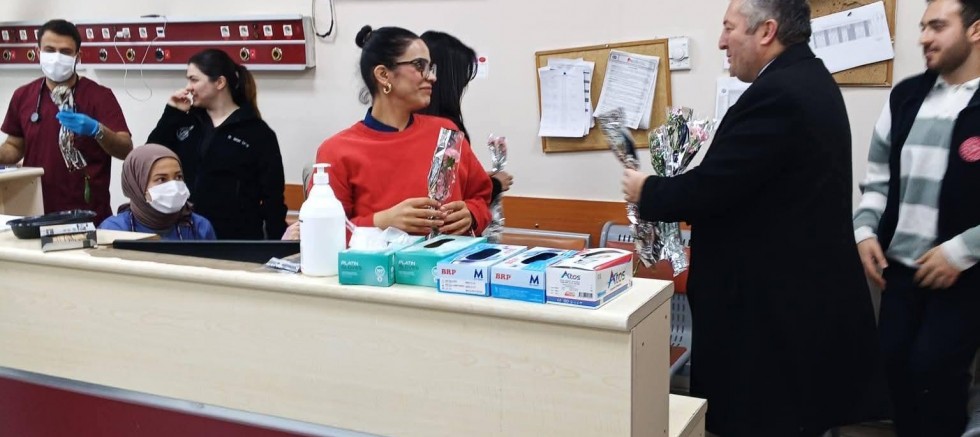 İYİ Parti Teşkilatı Sağlık çalışanlarının Tıp Bayramını kutladı