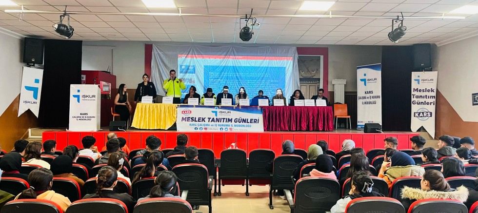 Kağızman'da son sınıf öğrencilerine “Meslek Tanıtım Günü” etkinliği yapıldı