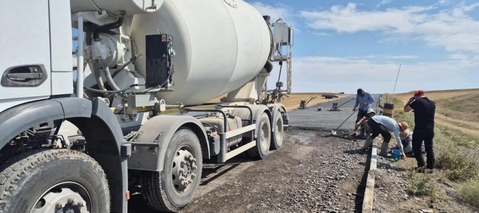 Kars Büyük Pirveli Köyü’nde Beton Yol Yapım Çalışmaları Sürüyor