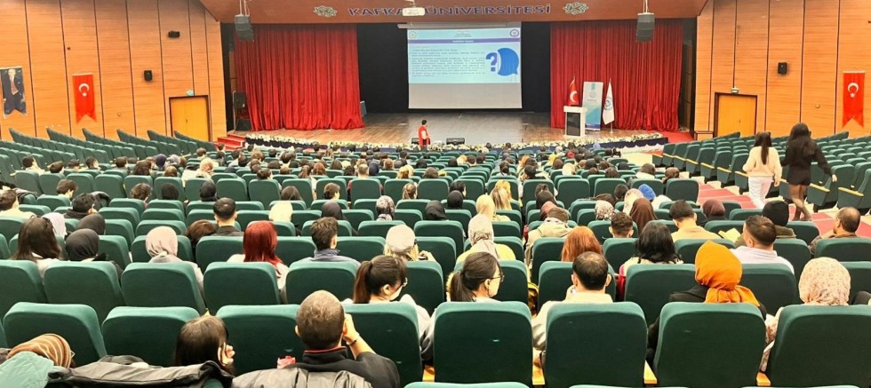 Kars Emniyeti'nden Üniversite Öğrencisine Terörle Mücadele Eğitimi