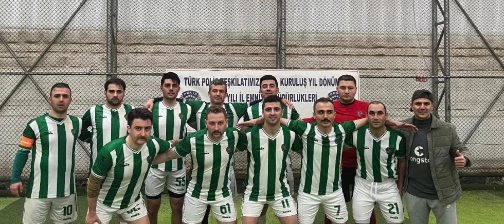 Kars Emniyetinden gol yağmuru; yarı finaldeler!