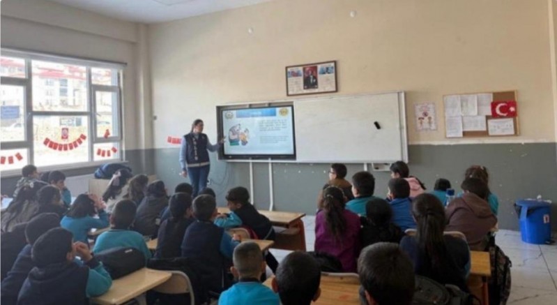 Kars Emniyetinden Öğrencilere Akran Zorbalığı Semineri