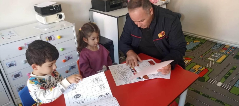 Kars İtfaiye Ekiplerinden Minik Öğrencilere Yangın Güvenliği Eğitimi