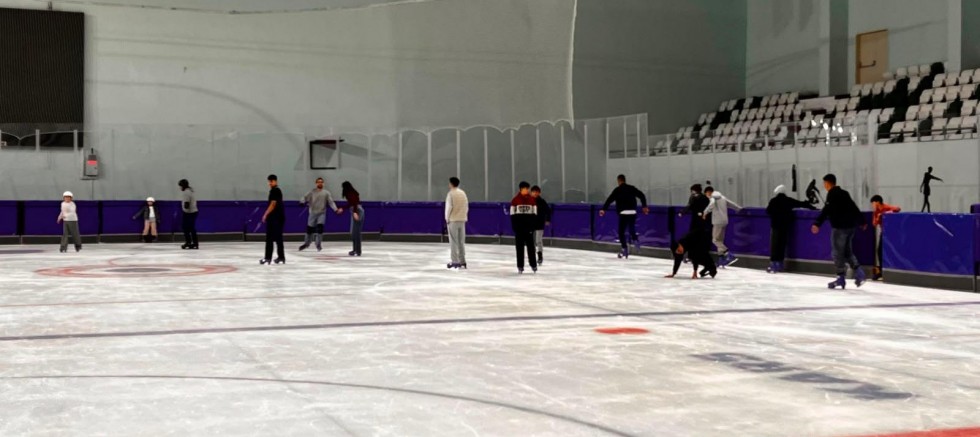 Kars Olimpik Buz Sporları Salonu’nda Halk Seansları Devam Ediyor