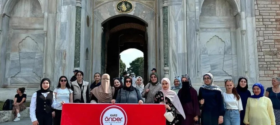 Kars ÖNDER'den Kız Öğrencilere İstanbul Gezisi
