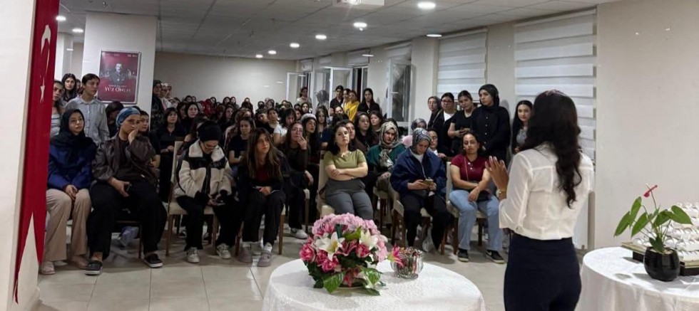 Kars Âşık Şeref Taşlıova Yurdu’nda Öğrencilere Sıcak Karşılama 