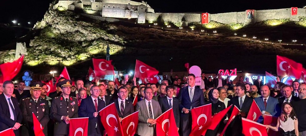 Kars'ta 15 Temmuz'un 10. Yılında Binlerce Vatandaş Tek Yumruk Oldu