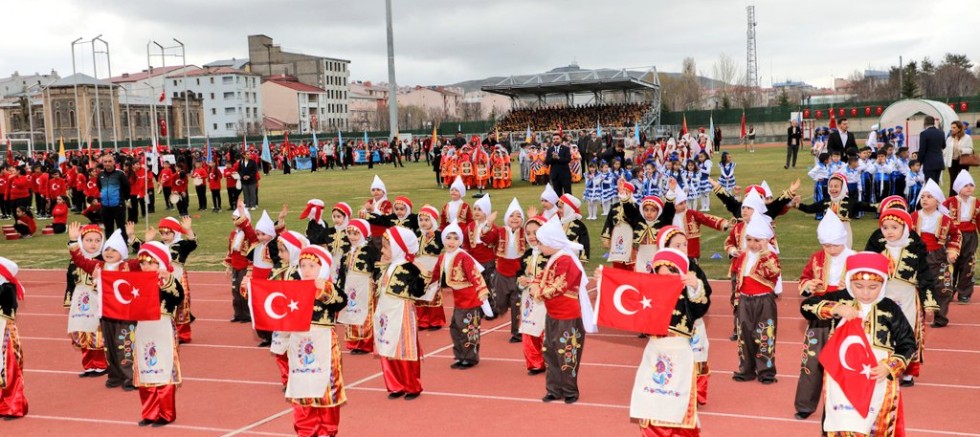 23 Nisan Ulusal Egemenlik ve Çocuk Bayramı Kars'ta sevinç ve coşkuyla kutlandı