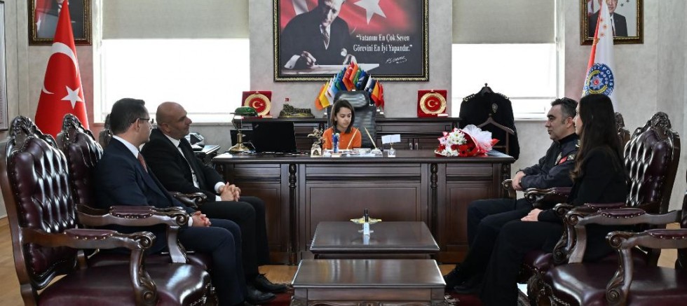 Kars’ta 23 Nisan Coşkusu: Minik Kardelen Makamı Devraldı