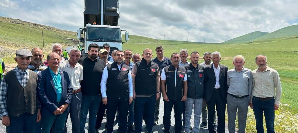Kars'ta 9,5 Kilometrelik Grup Köy Yolunda Çalışmalar Sürüyor