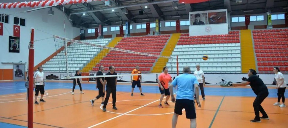 Kars'ta “Aileler Sahaya İniyor” Spor Etkinliği Düzenlendi