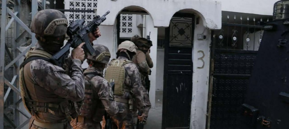 Kars’ta bir kamu personeli operasyonla gözaltına alındı