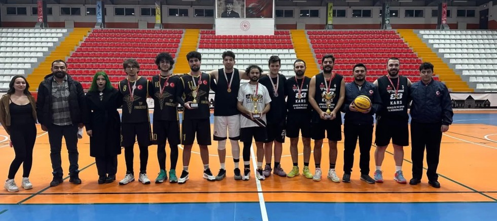 Kars’ta Çanakkale ruhu sahaya taşındı