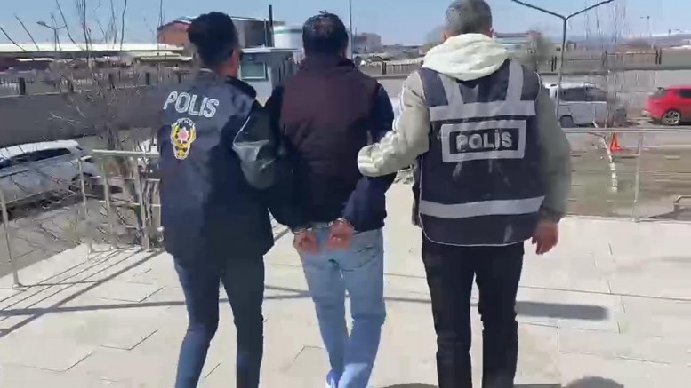 Kars’ta Firari Hükümlü Baza Altında Yakalandı