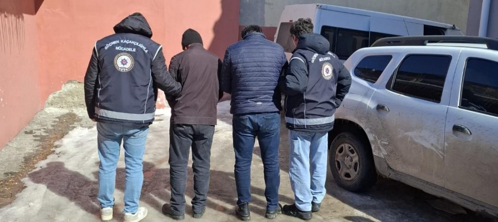 Kars’ta Göçmen Kaçakçılığı Operasyonu: 2 Organizatör Yakalandı