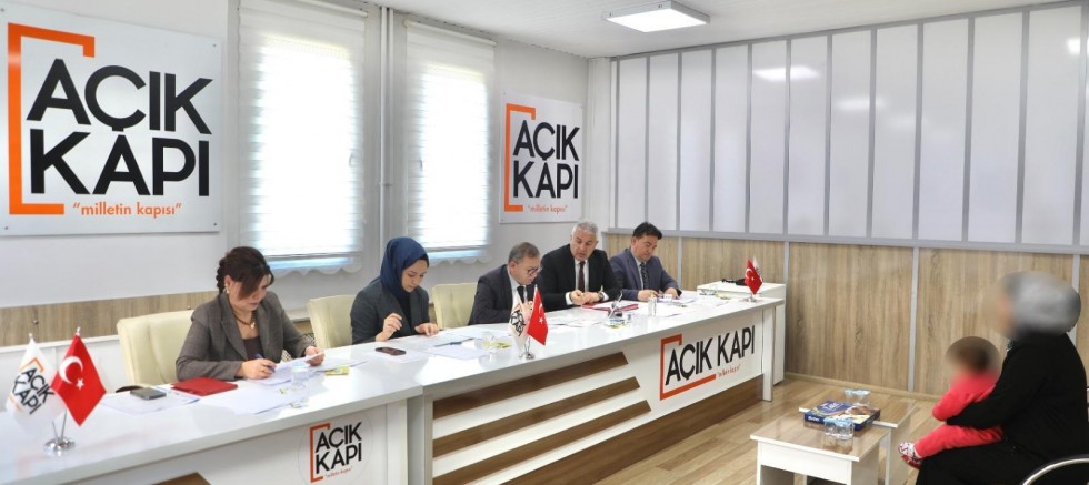 Kars’ta Halk Gününde Vali Polat vatandaşların taleplerini dinledi