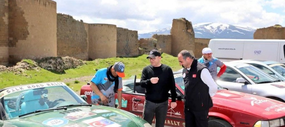 Kars’ta İpek Yolu Rüzgarı: Vali Ziya Polat Ralli Ekibiyle Ani’de Buluştu