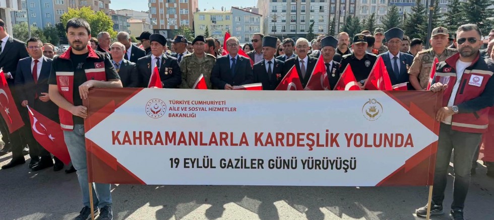 Kars’ta “Kahramanlarla Kardeşlik Yolunda” yürüyüşü düzenlendi