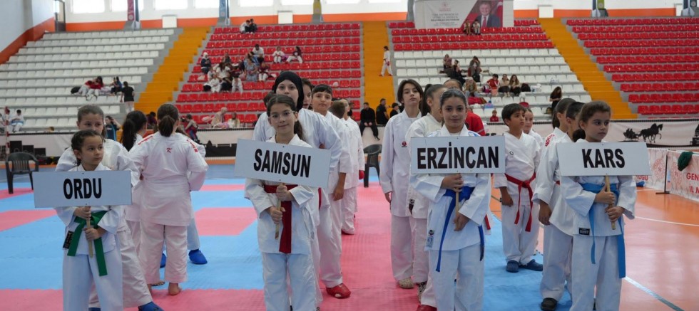 Kars'ta Karate Türkiye Yıldızlar Ligi 2. Etap müsabakaları başladı