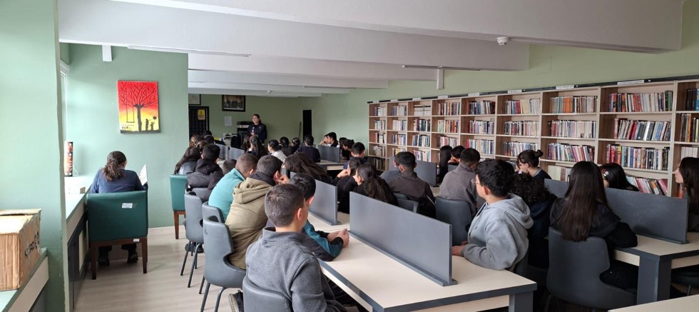 Kars’ta Öğrencilere Bilinçli İnternet Kullanımı Eğitimi