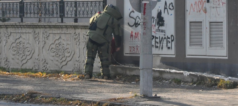 Kars'ta Okul önüne bırakılan valiz Polisi alarma geçirdi